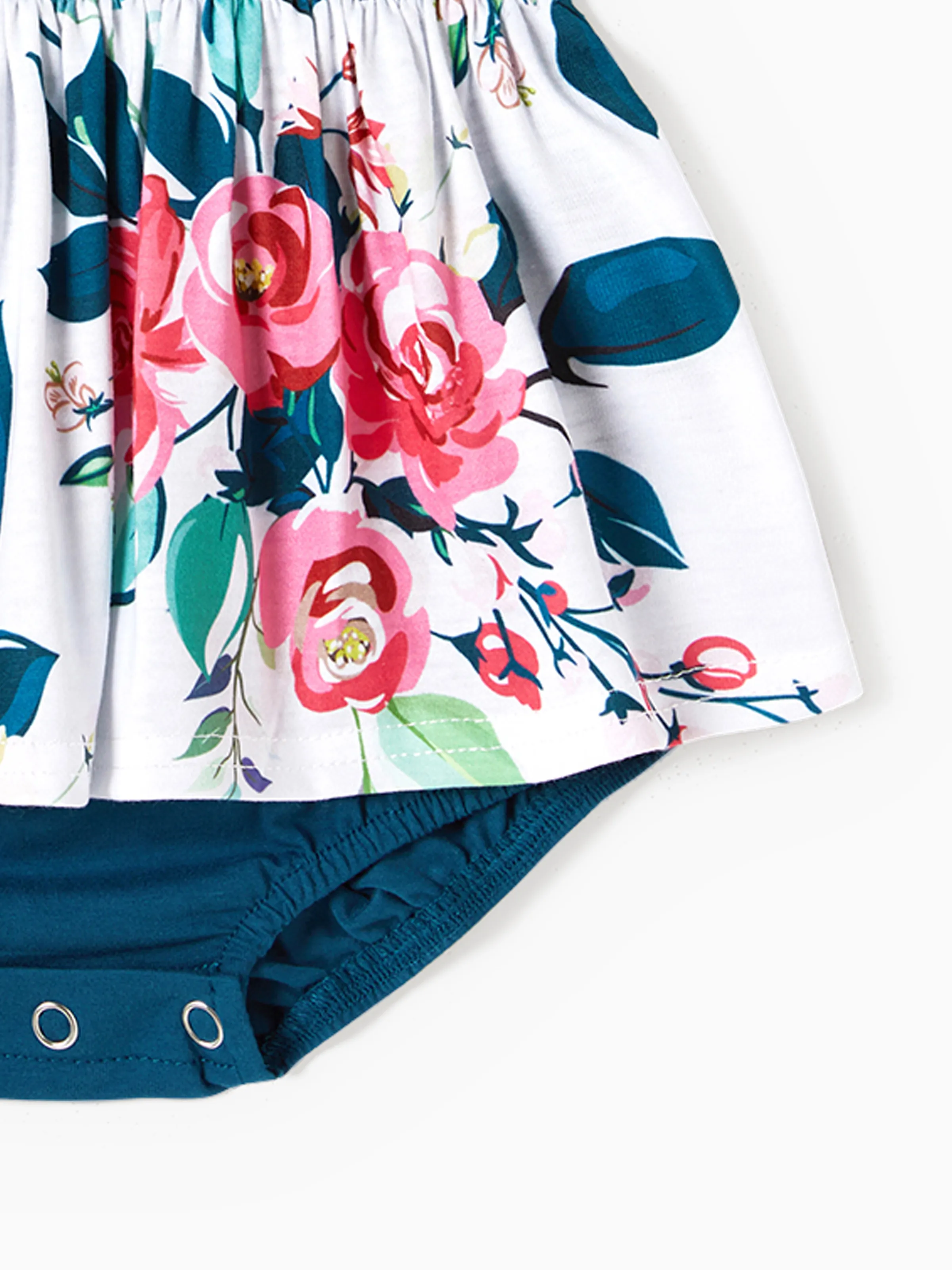 Family Matching Solid V Neck Flutter-sleeve Splicing Floral Print Dresses and Short-sleeve Colorblock T-shirts Sets Azure- - Image 16